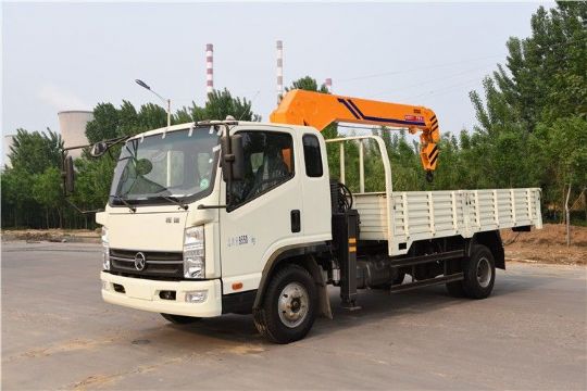 點擊查看詳細(xì)信息<br>標(biāo)題：5噸凱馬隨車吊 閱讀次數(shù)：2335