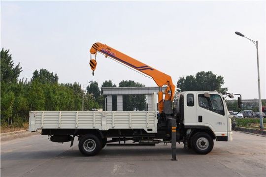 點擊查看詳細(xì)信息<br>標(biāo)題：5噸凱馬隨車吊3節(jié)臂 閱讀次數(shù)：2493