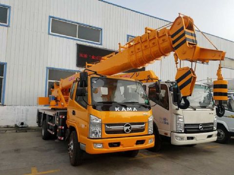 點(diǎn)擊查看詳細(xì)信息<br>標(biāo)題：10噸凱馬汽車吊 閱讀次數(shù)：2024